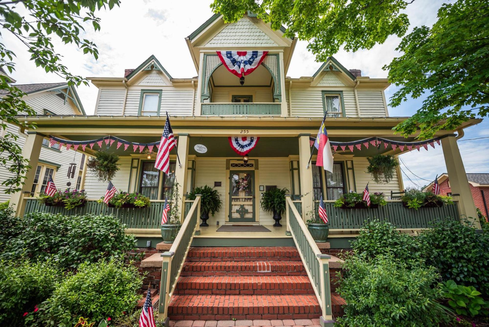 Carrier Houses Bed & Breakfast Rutherfordton Extérieur photo