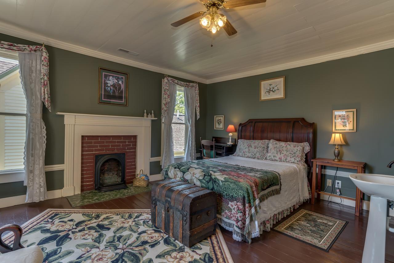 Carrier Houses Bed & Breakfast Rutherfordton Extérieur photo