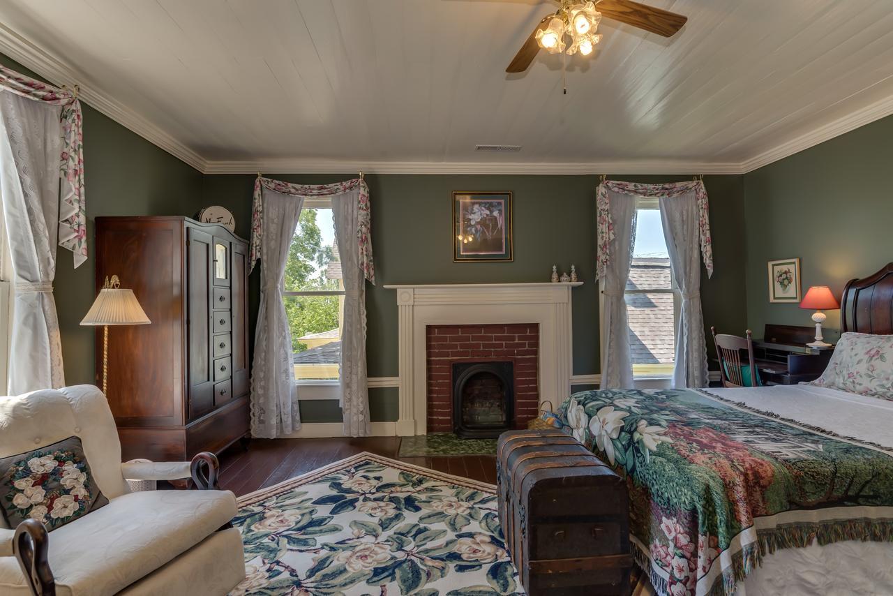 Carrier Houses Bed & Breakfast Rutherfordton Extérieur photo