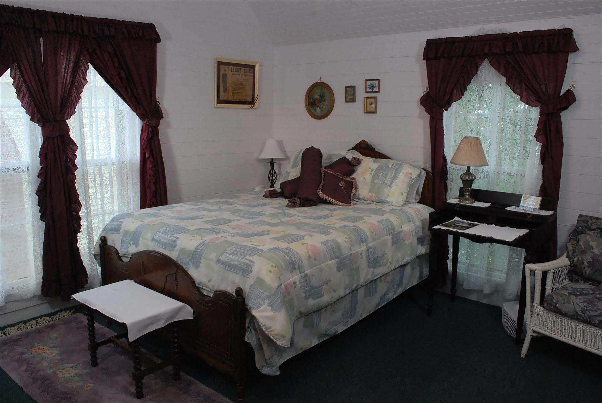 Carrier Houses Bed & Breakfast Rutherfordton Extérieur photo